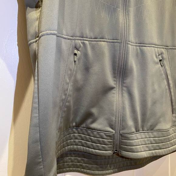 Nike Lebron Therma-Fit Sweater Zip Hoodie in Grey - Picture 11 of 16